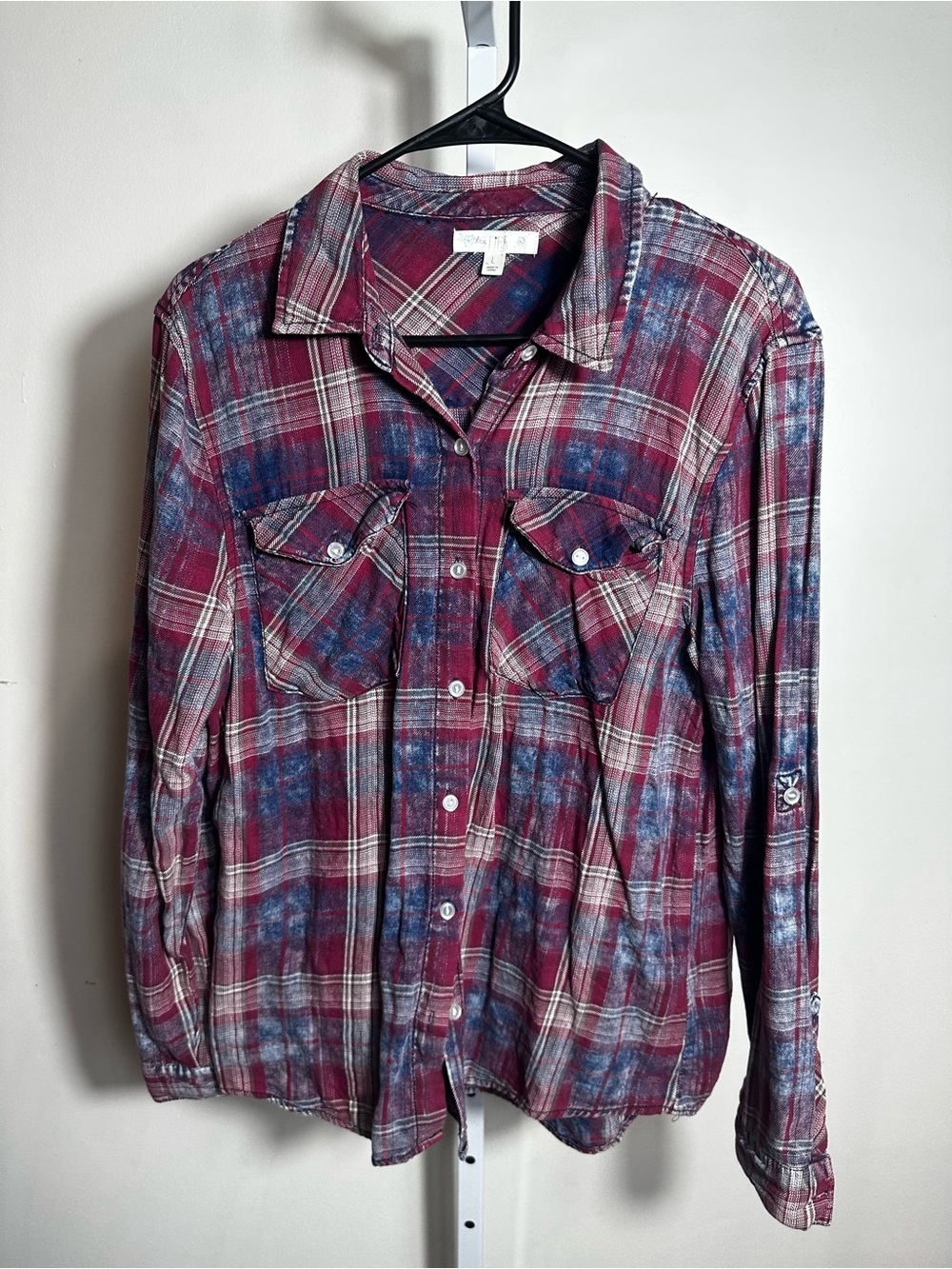 P276. Love, Fire Women’s Plaid Button-Down Shirt - Burgundy Blue size Large